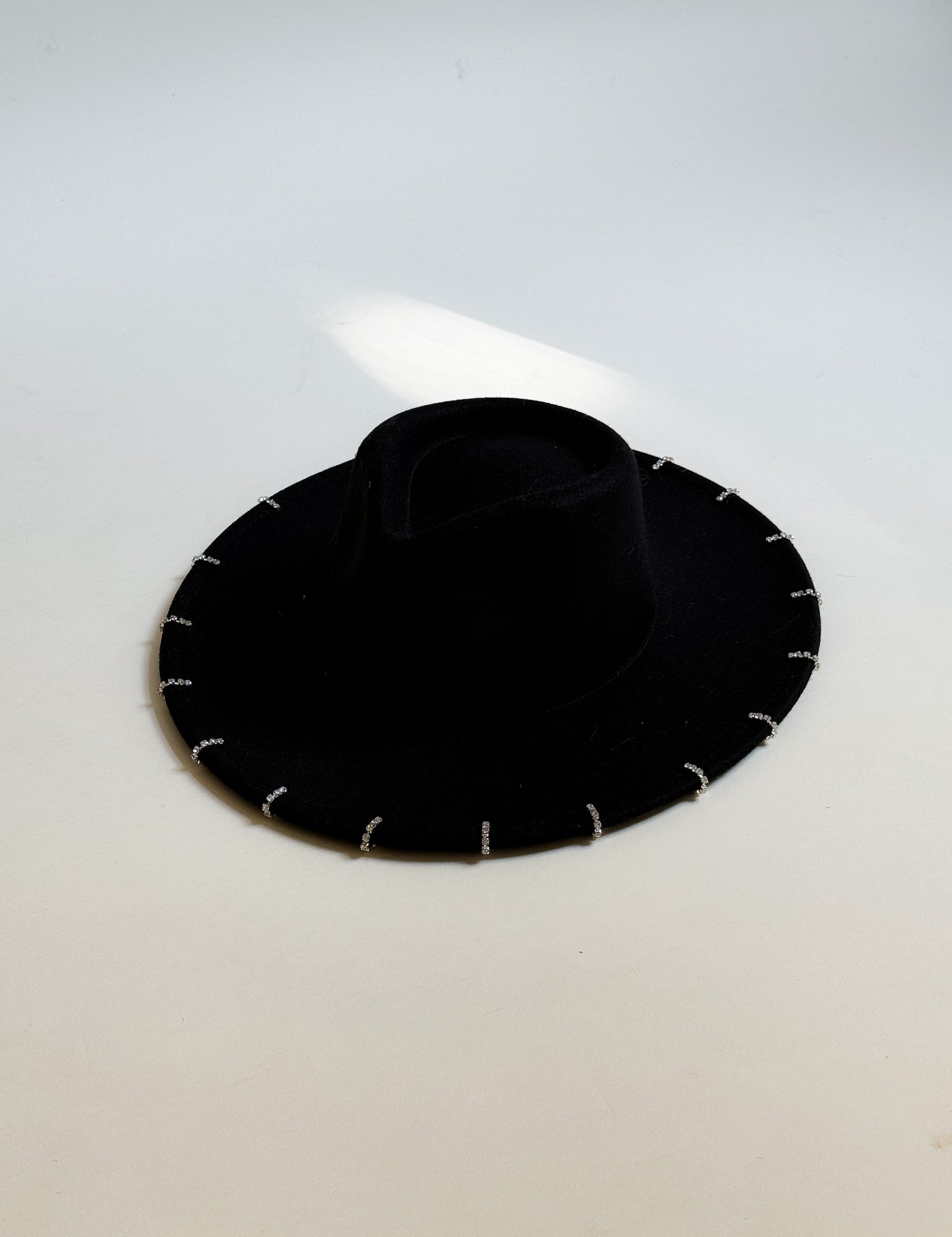 Hut FEDORA mit Ringen